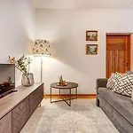 Apartment Domillion Cozy 2bdr On Stikliu Str S43 *